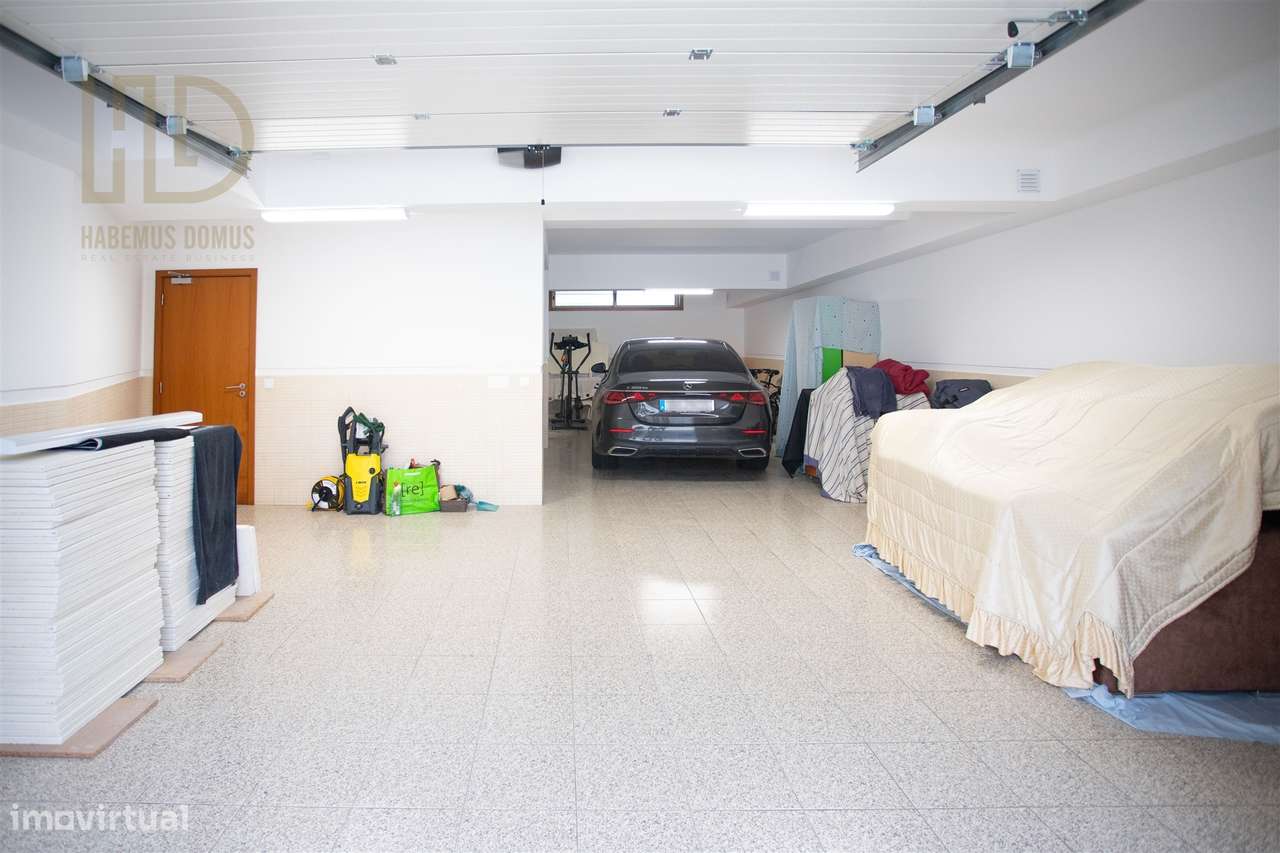 Moradia T3+1 de Luxo com 405m2 a 200 Metros da Praia em Canidelo.-42