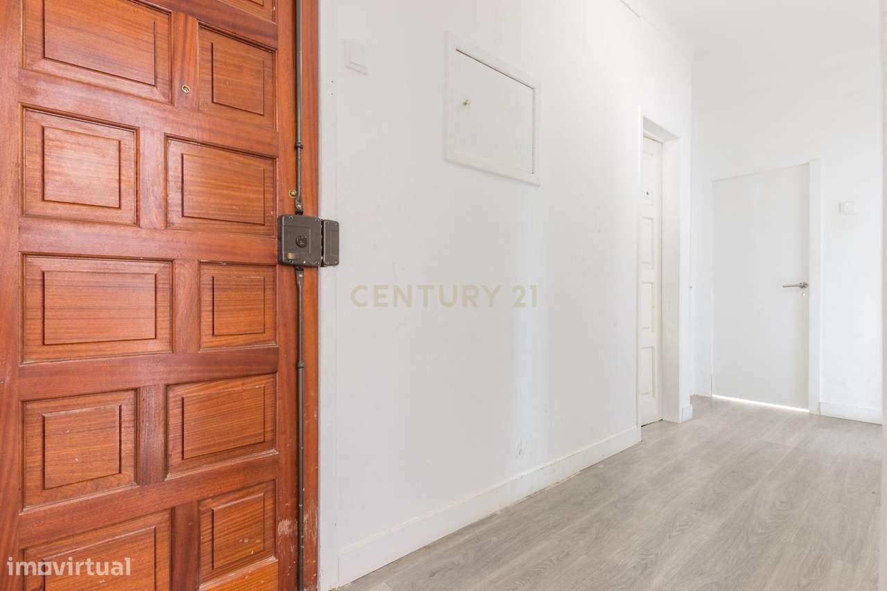 Apartamento T2 com 3 quartos e um quintal em Queluz - Grande imagem: 5/17