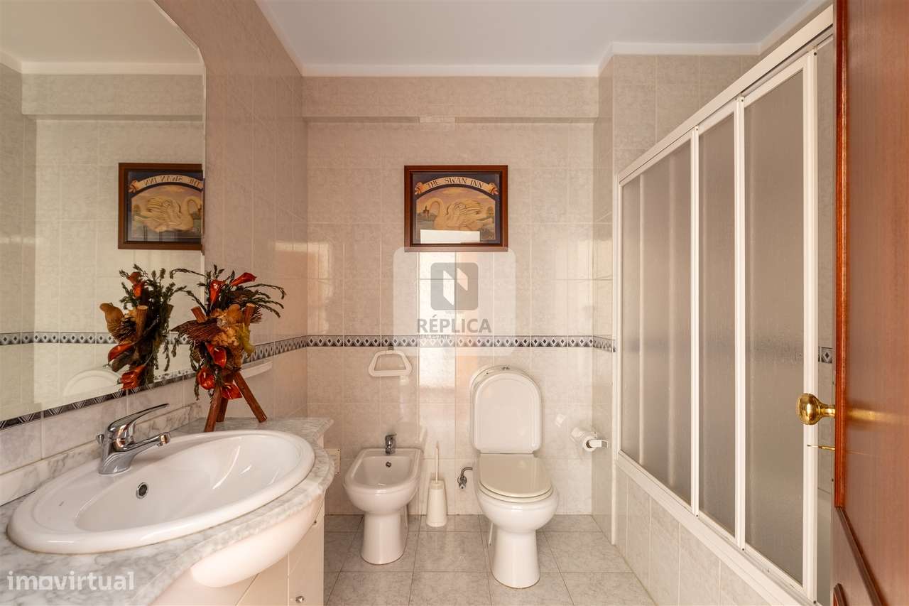 Apartamento T2 com varanda e Garagem em Matosinhos-23