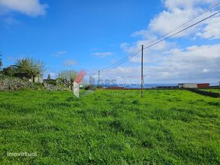 Terreno com 10.678 m2 e vista mar, a 5m do centro da Praia da Vitória!