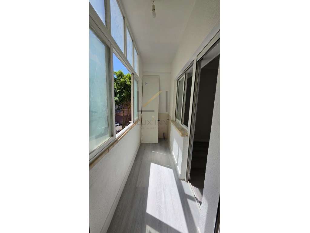 T1 renovado centro Amadora - elevador e a 100mt do comboio-11
