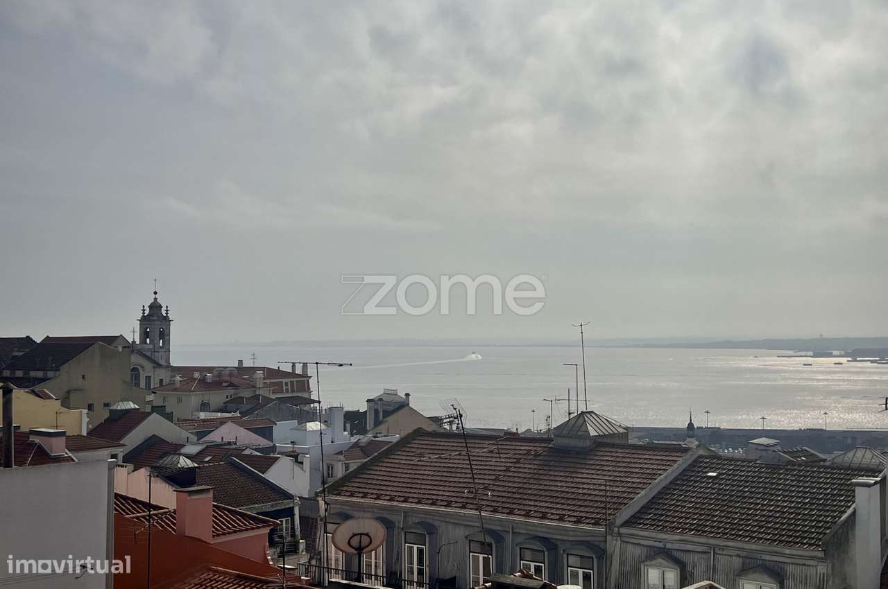 Prédio com 4 apartamentos e uma loja em Santa Catarina - Lisboa - Grande imagem: 5/42