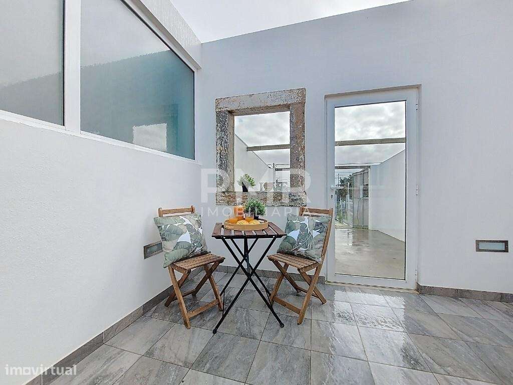 Moradia totalmente renovada com espaço exterior – Vale de Figueira-19