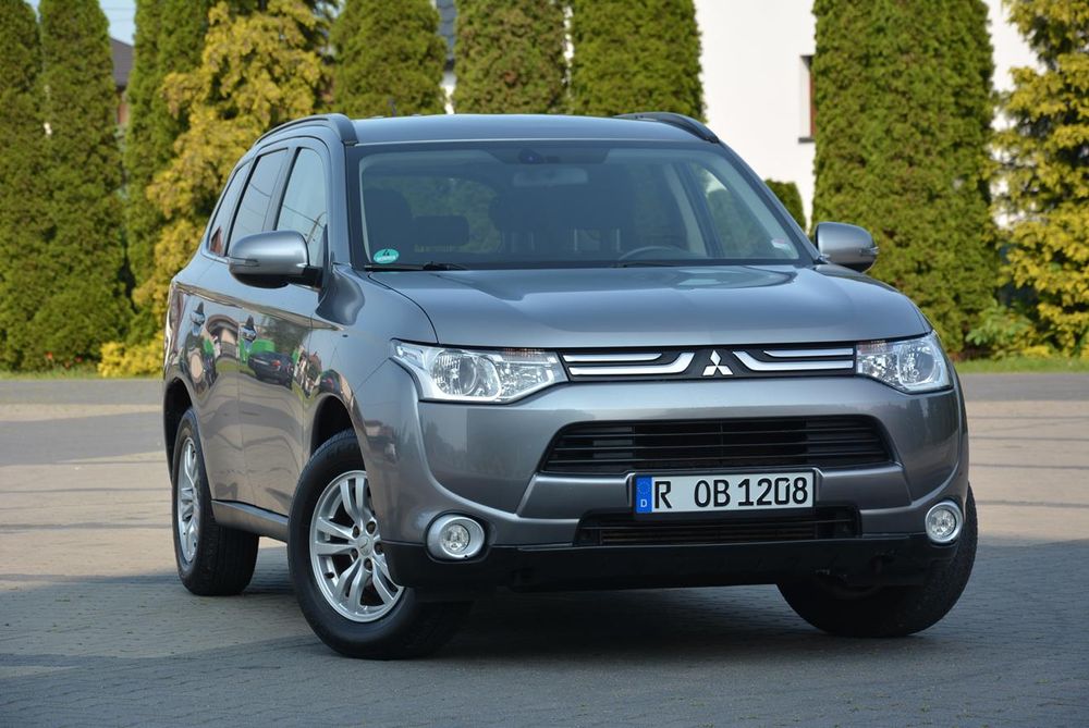 Mitsubishi Outlander III 2.2 DID Intense + 2013