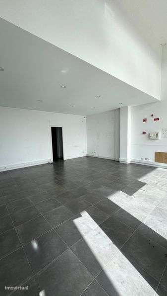 Loja / Escritório-Arrenda-se Viseu - Junto Palácio Gelo - Grande imagem: 5/10