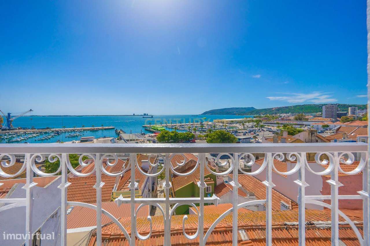 Apartamento com charme em Setúbal com uma vista soberba para o rio e t-5