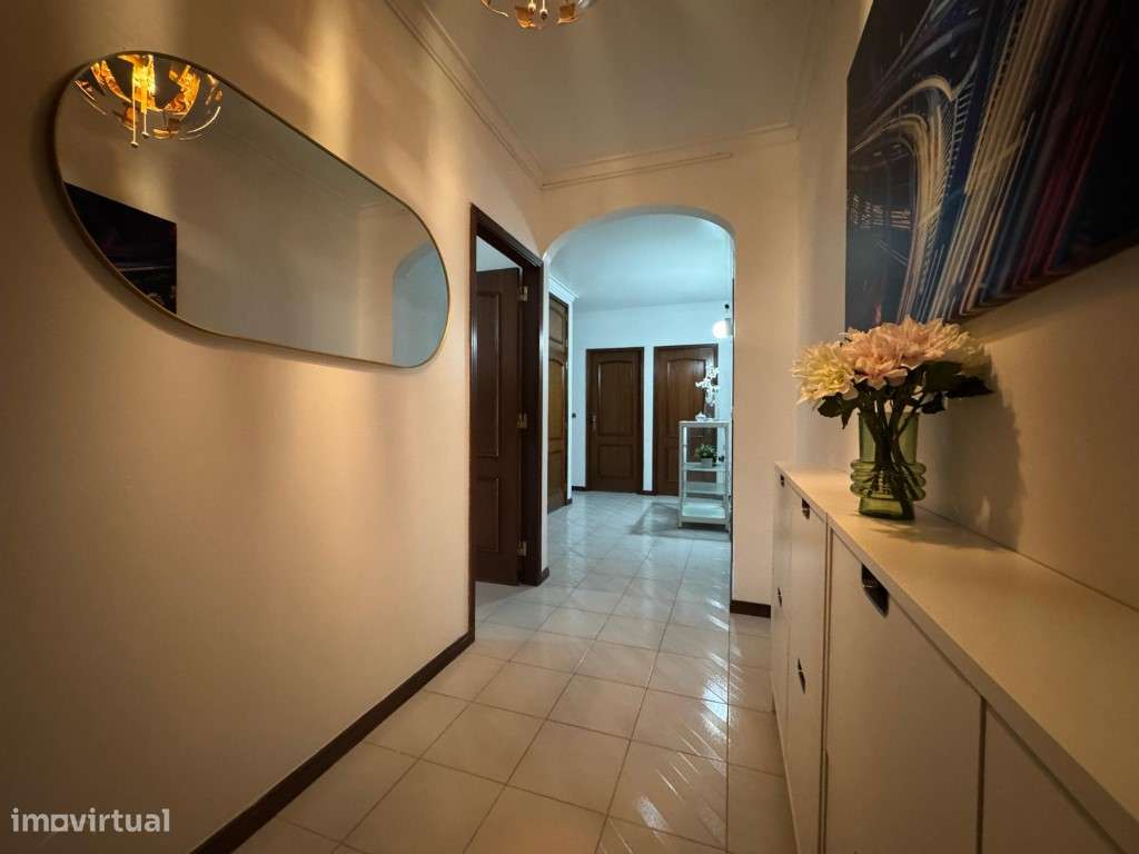 APARTAMENTO T3 - NA RUA CORREIA GARÇÃO - ODIVELAS-0