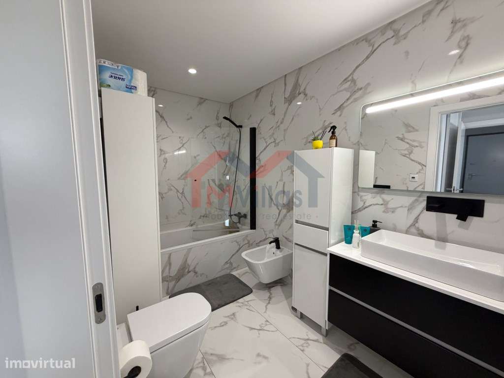 Apartamento T2 no centro com garagem e grande terraço - Almancil-11