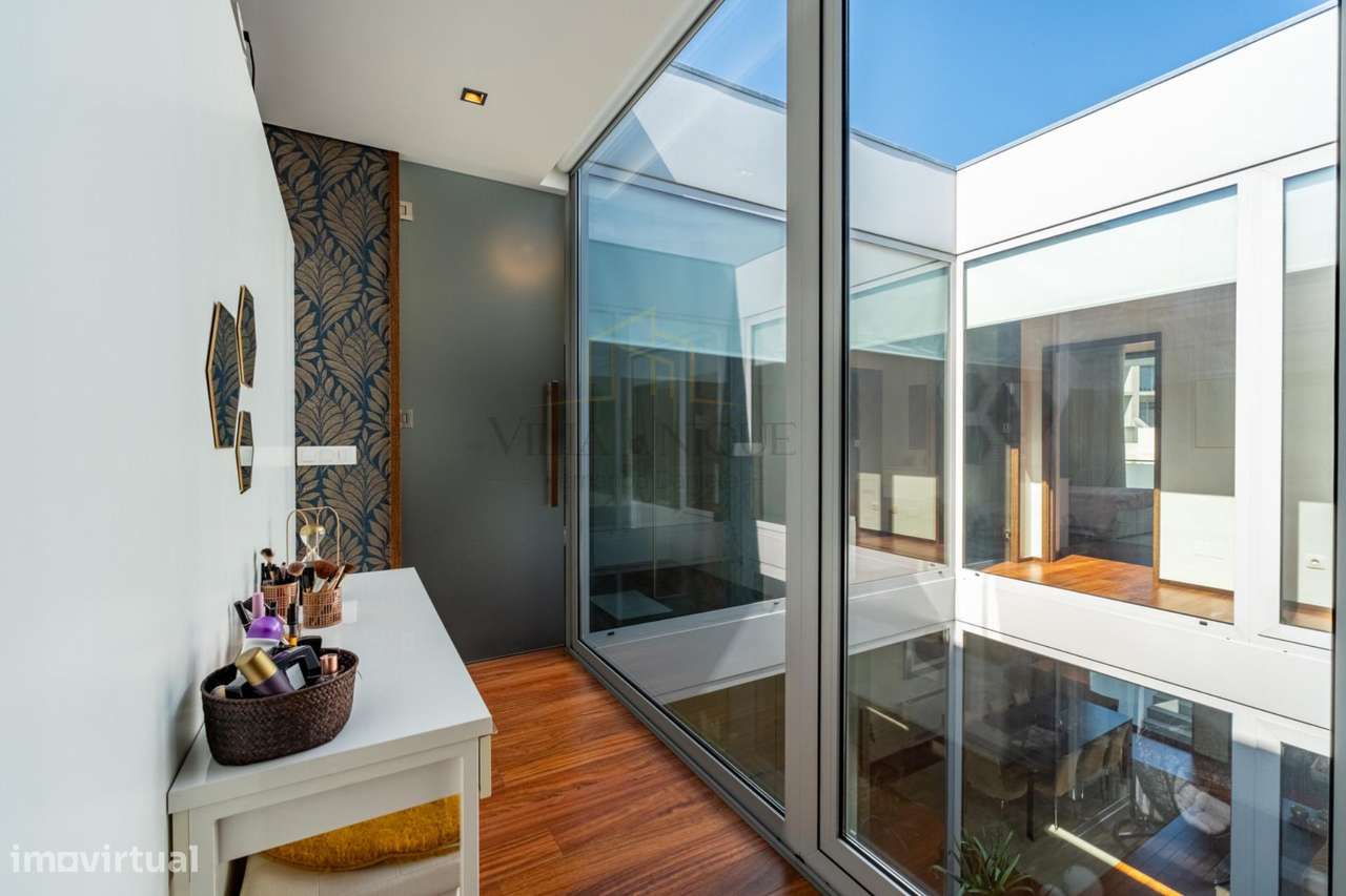 Moradia Geminada T3 com Suite, Jardim de Inverno, Garagem Fechada...-23