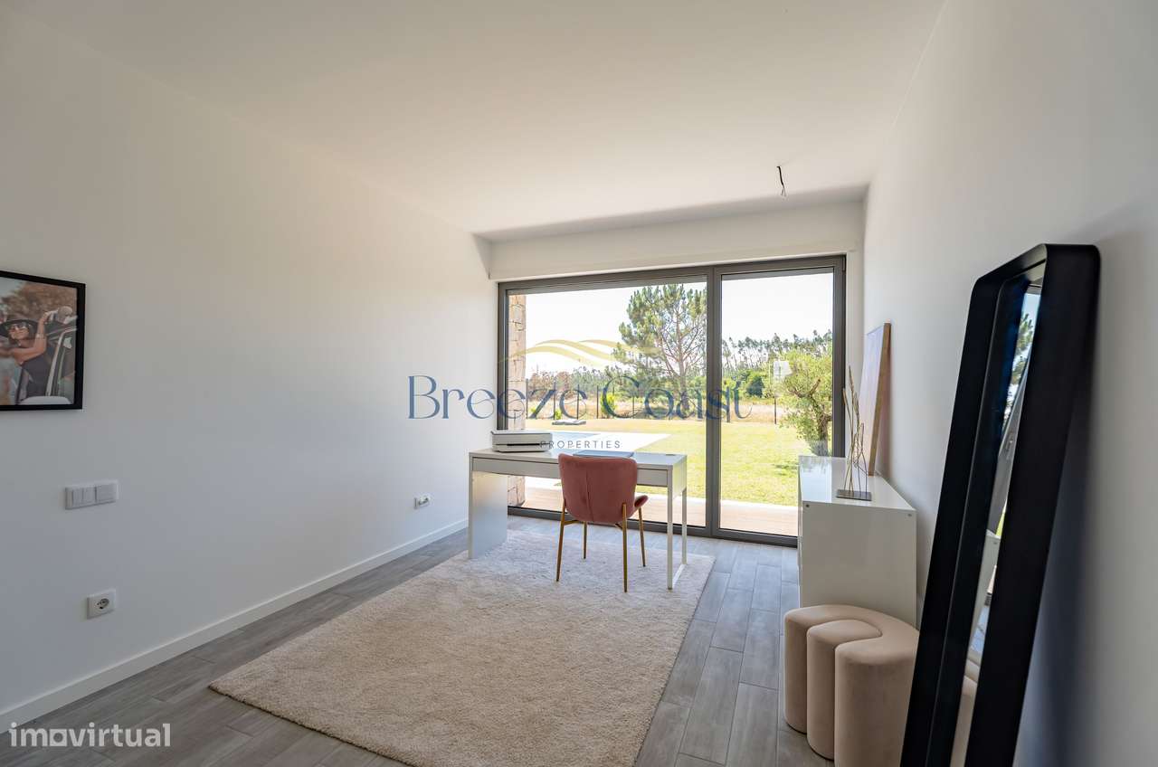 Moradia T4 Contemporânea com Piscina e Vista Desafogada-35