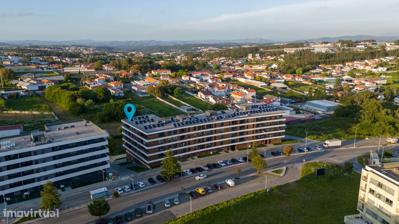 Exclusivo apartamento T3+1 seminovo, com 190m2, três frentes e box-38