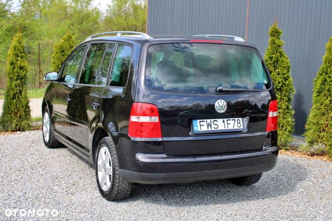 Volkswagen Touran 1.6 FSI Highline - 20