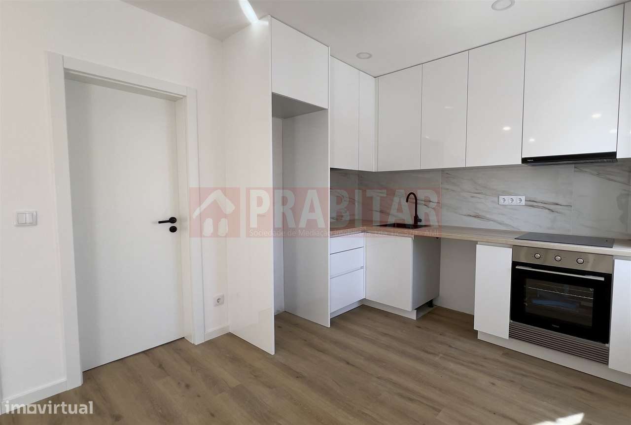 T2 RENOVADO COM LOGRADOURO EXCLUSIVO | CASAlS | COIMBRA-3