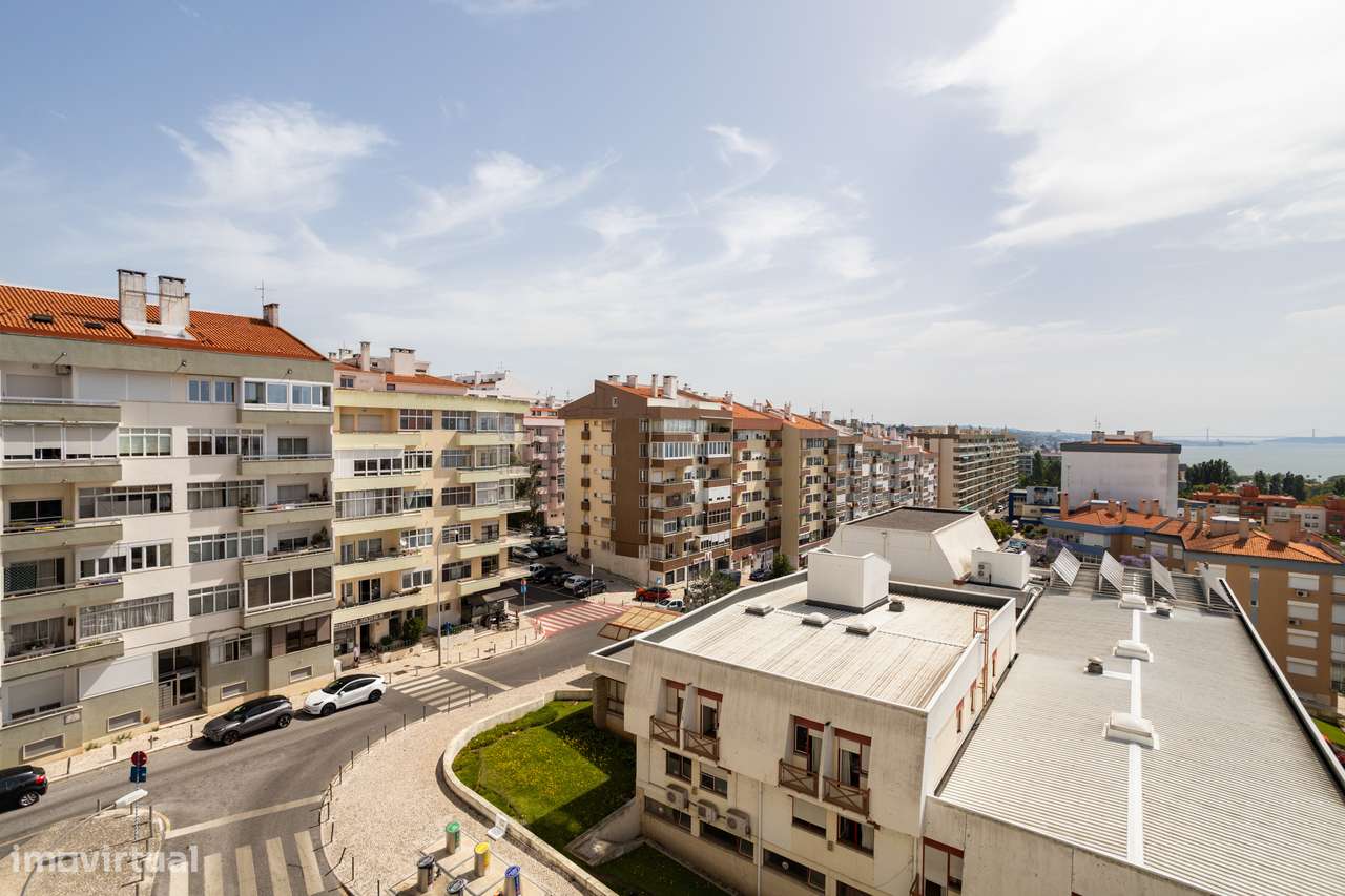 Apartamento T2 Remodelado com Vista Desafogada sobre o Tejo no Centro-29