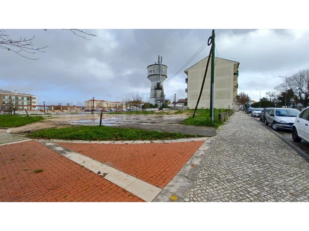 Terreno para construção no centro da Vila de Ferreira do ...