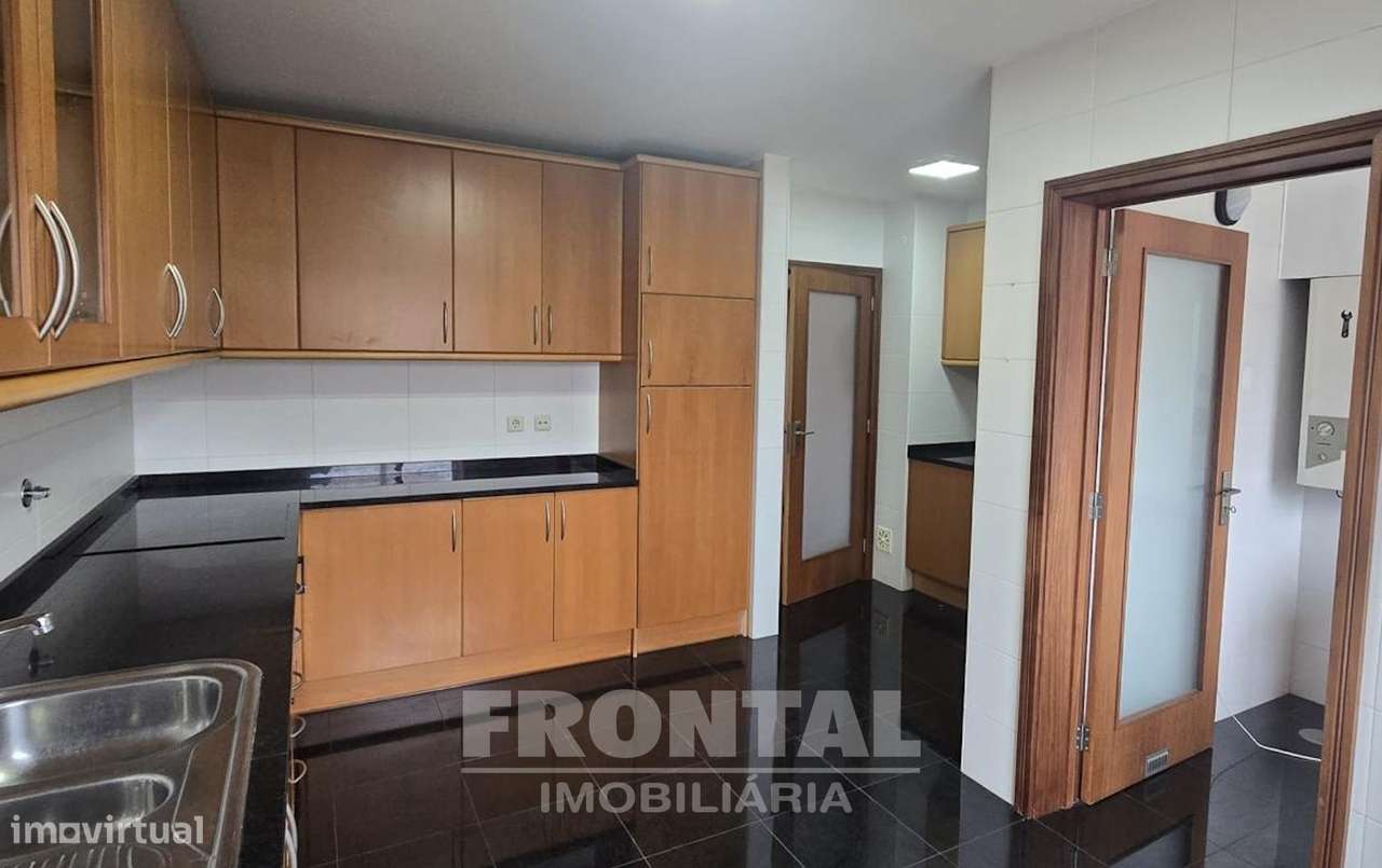 T3 Duplex em Condomínio Fechado com Piscina | Lavra, Matosinhos-11
