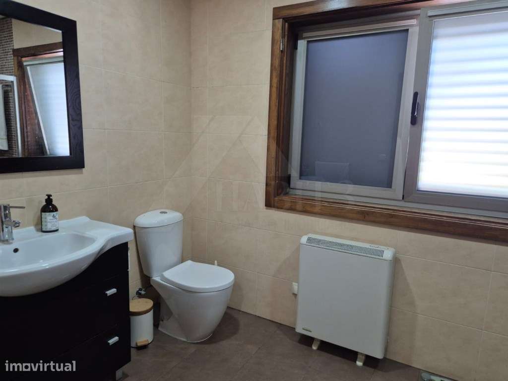 Moradia T4 com Suite, Jardim e Garagem - Centro de Ponte de Lima-16