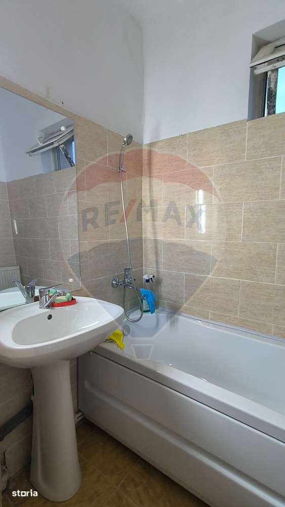 Casă cu 3 camere de vânzare în zona Centrală-16