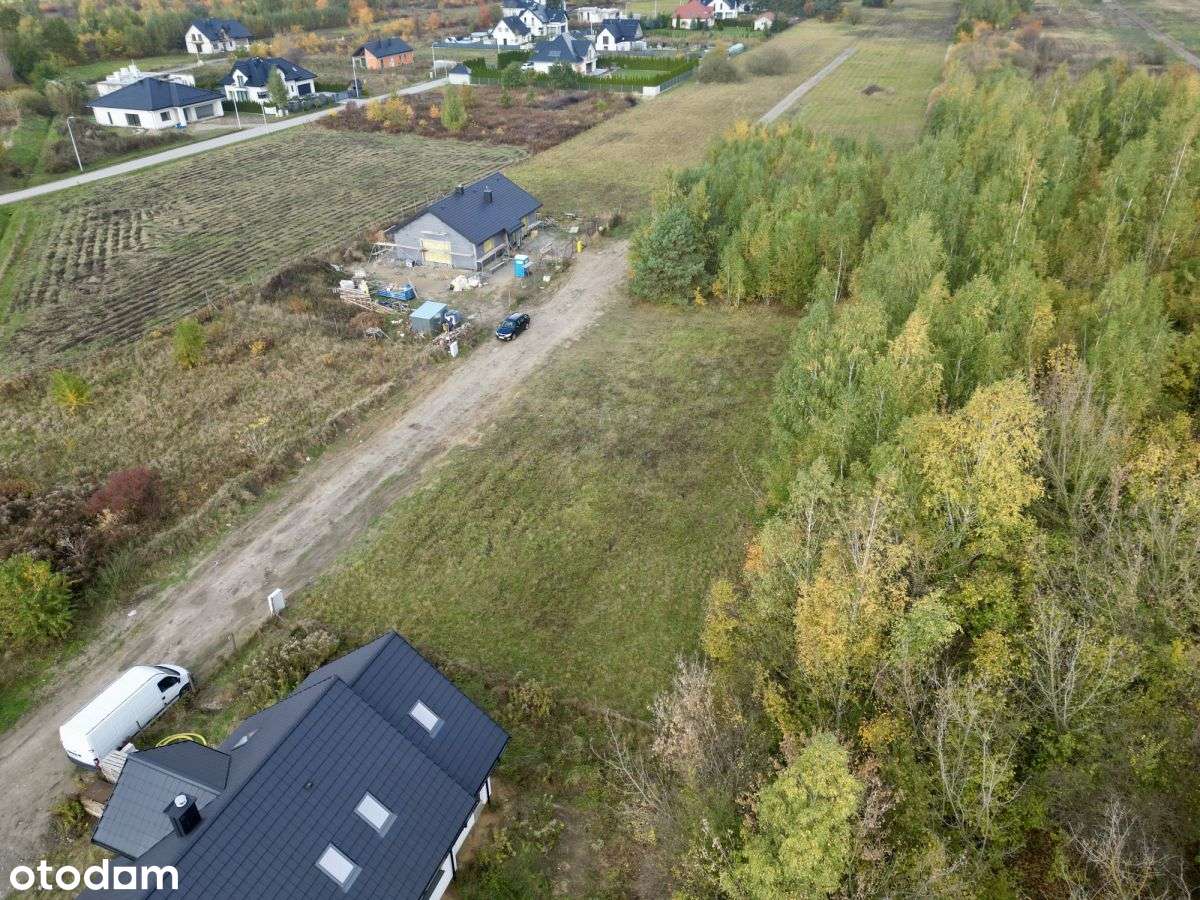 Działka otoczona zielenią, z mediami w Ruścu-7