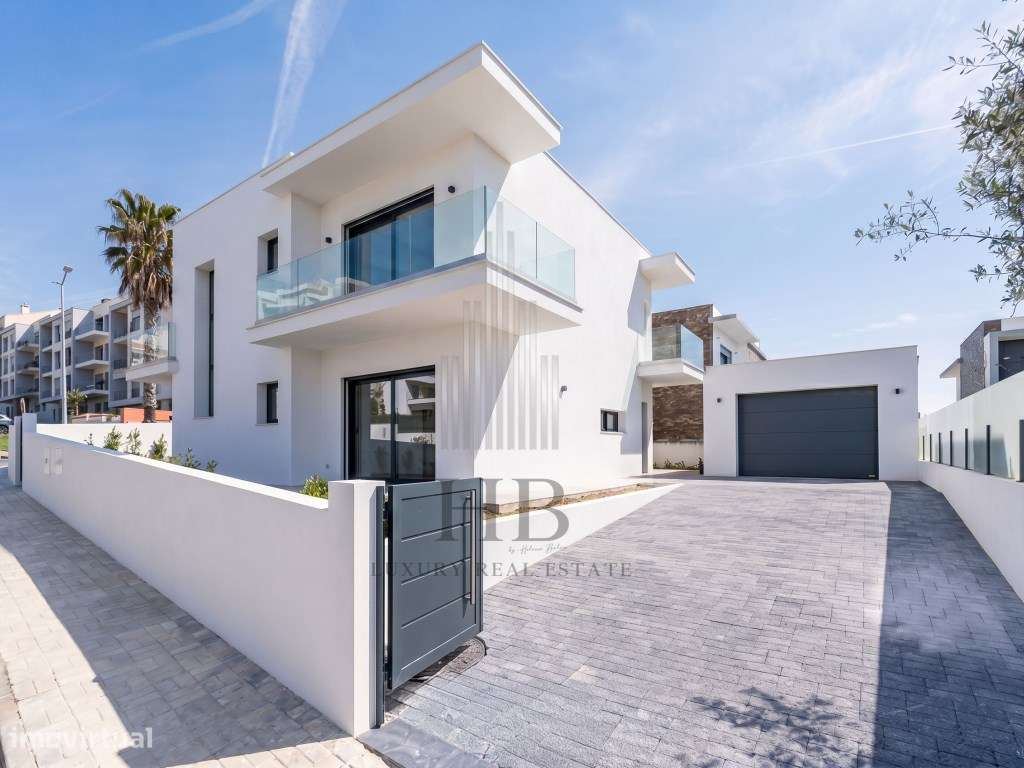Moradia T4 de Luxo com Piscina Privativa e Jardim | Mafra-8