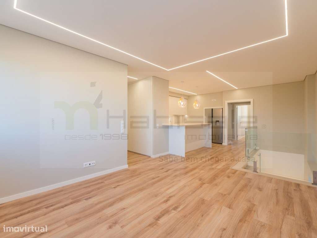 T3 Duplex, Totalmente Remodelado, com 135 m² | Murtal - Parede-12