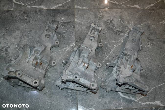 VW AUDI SEAT SKODA 1,9 2,0 TDI WSPORNIK ŁAPA MOCOWANIE ALTERNATORA 03G903143D - 1