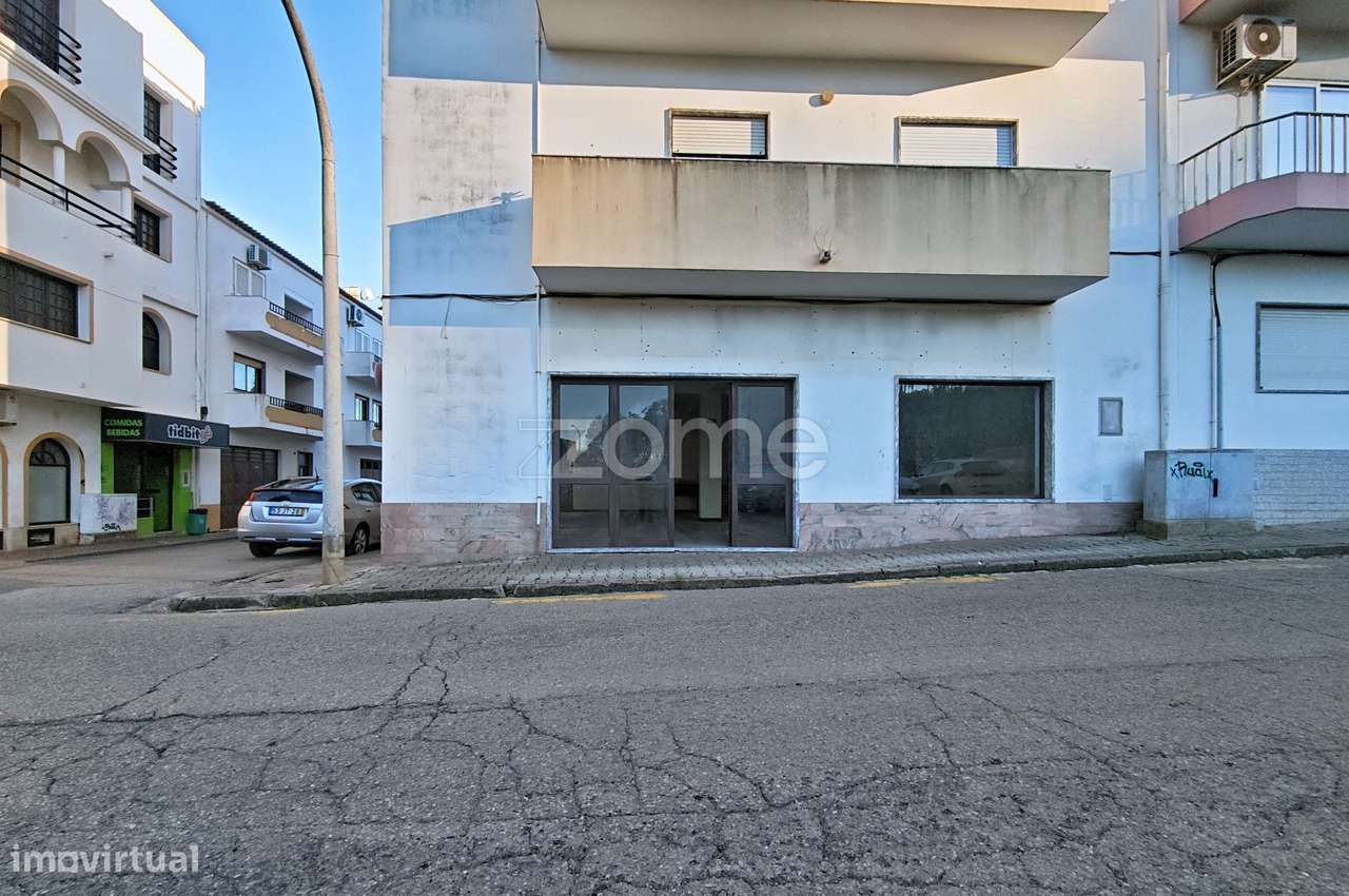 Loja no centro de São Bartolomeu de Messines com 216m2 - Grande imagem: 3/28