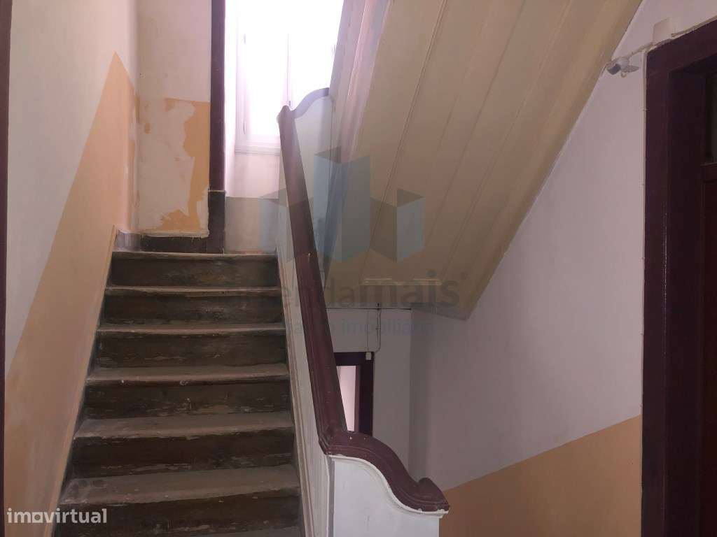 Vende-se Prédio numa das principais ruas da Baixa de Coimbra para r... - Grande imagem: 1/11