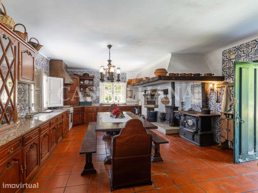 Moradia T6 com terreno 7300m2, localizada a 30 minutos do Porto - Grande imagem: 4/60