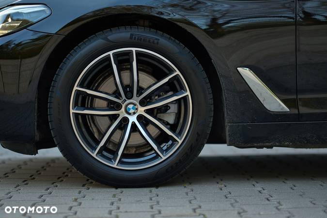 BMW Seria 5 518d mHEV - 8