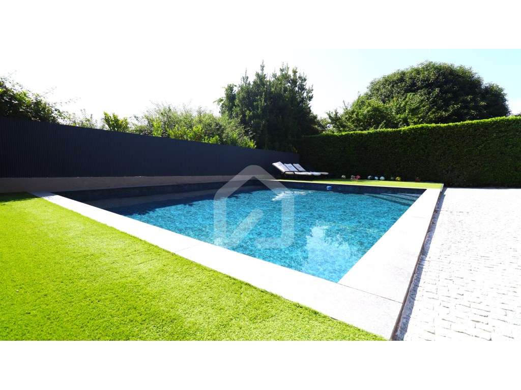 Moradia individual T4+1 com piscina, em Esmeriz-34