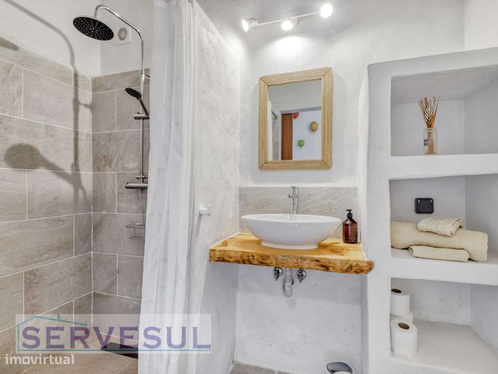 Charmosa Moradia Familiar T3+1 no Campo, inserida num generoso terr...-14