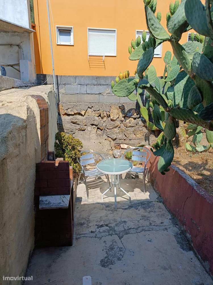 Quarto - localizado em Montarroio Coimbra - Grande imagem: 3/10