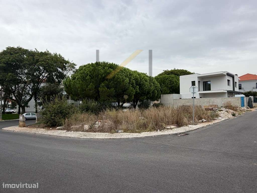 Terreno com projecto p/ moradia de 2 pisos com piscina-4