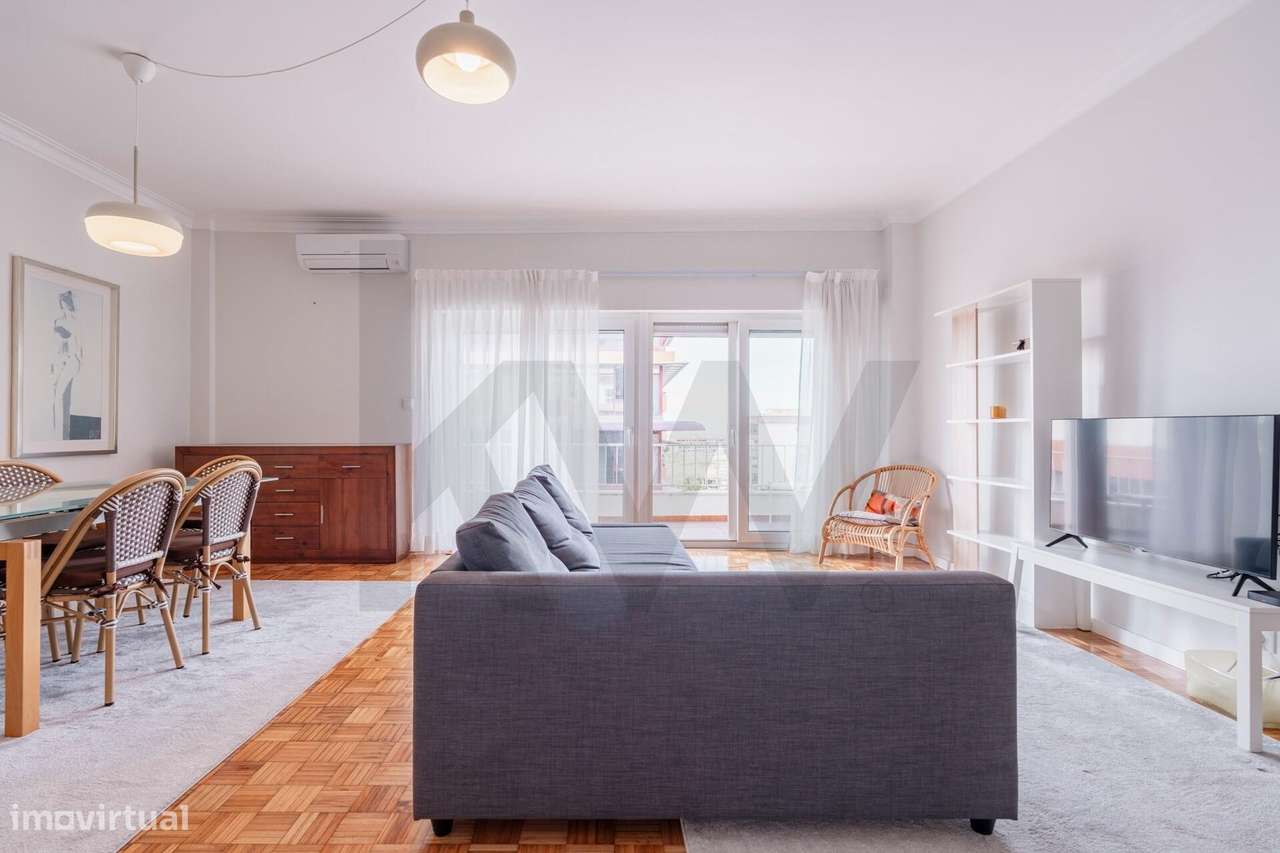 Apartamento T2 na Av. Dr. Francisco Sá Carneiro - Moinho das Antas - O-11