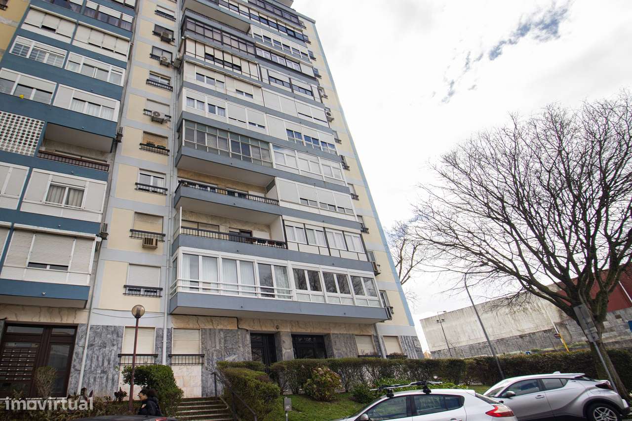 Apartamento T4  remodelado em Carnaxide-30