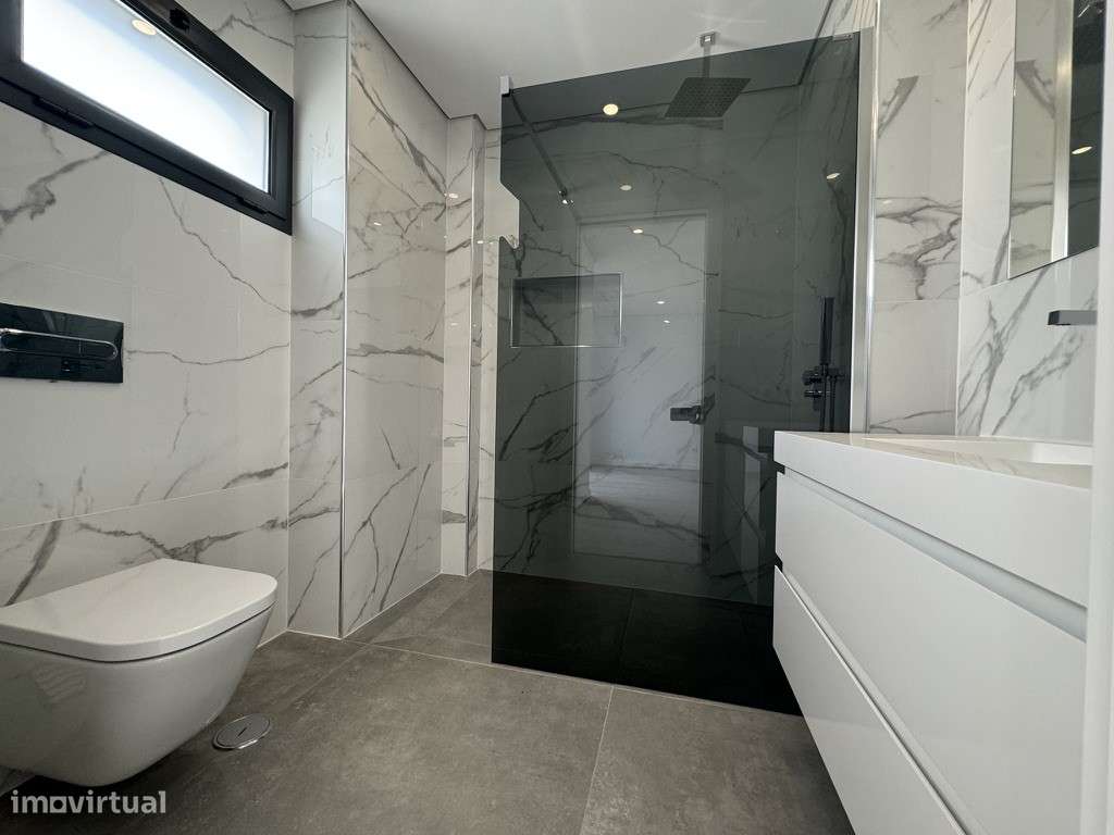 T4 Duplex Moderno com Terraços Amplos|Churrasqueira|Garagem Box-12