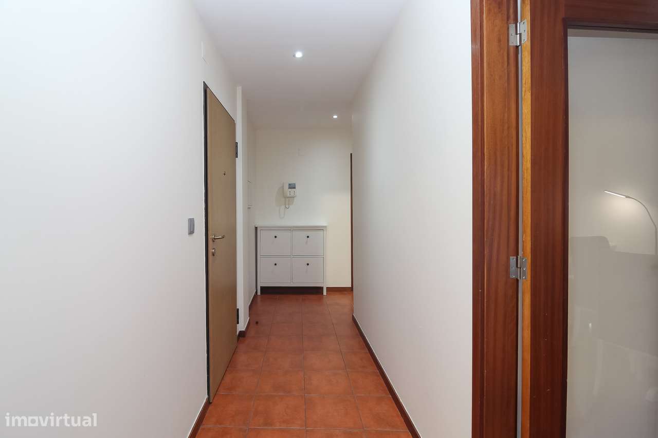 T2 Mobilado e Equipado Centro de Paredes-7