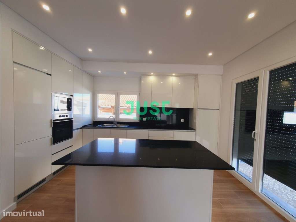 Moradia isolada, térrea, T3 com garagem e lavandaria em Fernão Ferr...-8