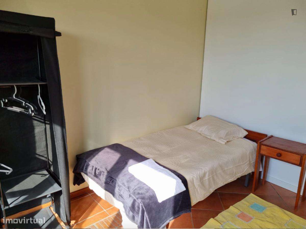 Quarto - localizado em Baixa de Santa Clara Coimbra - Grande imagem: 2/10