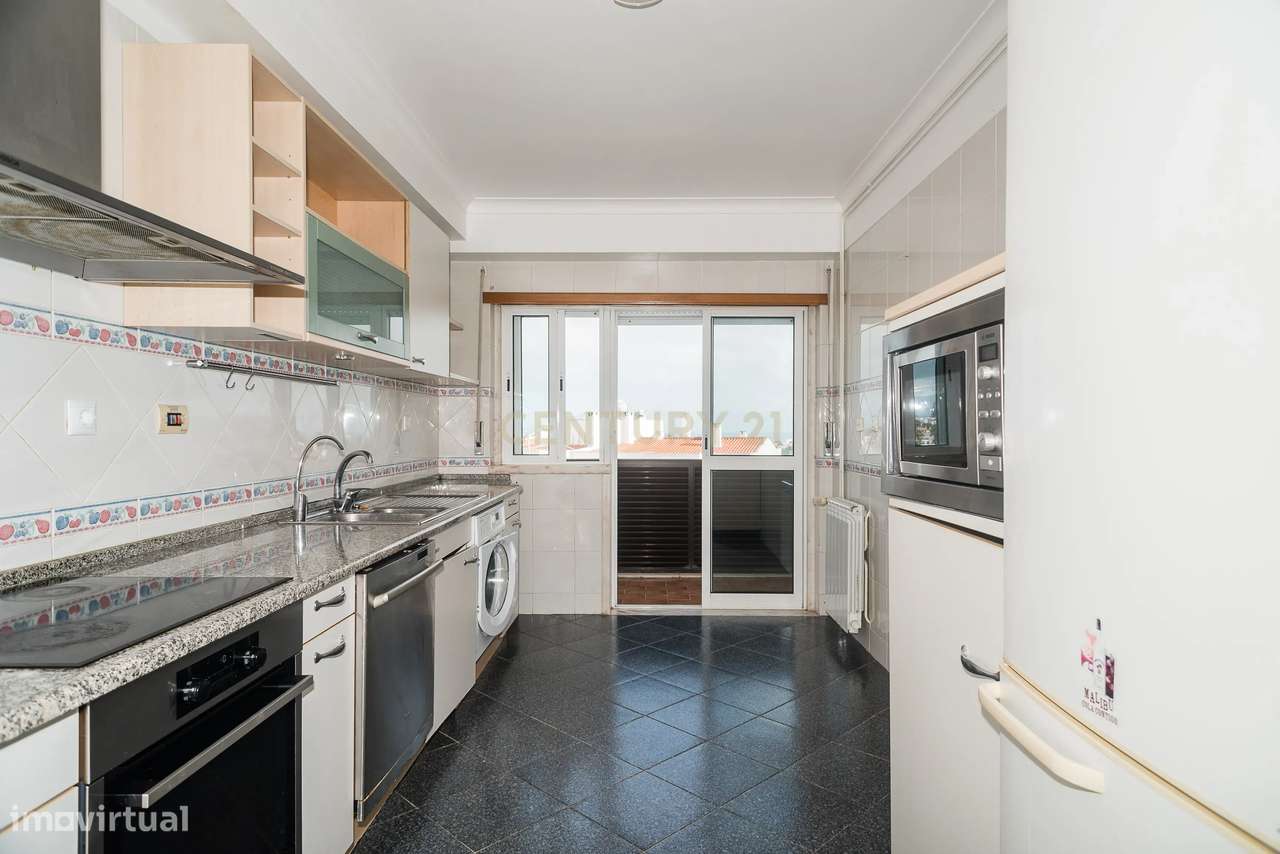 Duplex T3+3 com Vista Mar e Garagem Box – junto à praia e à A5-9