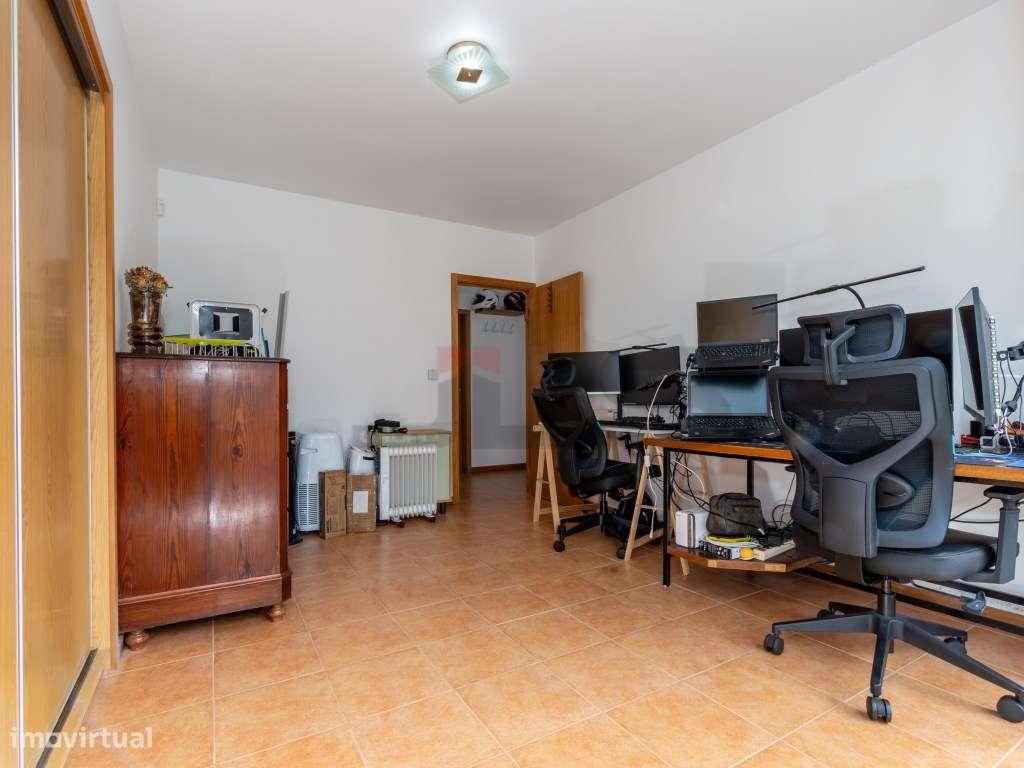 Moradia Térrea em Fenais da Luz: Conforto e Proximidade ao Mar-10