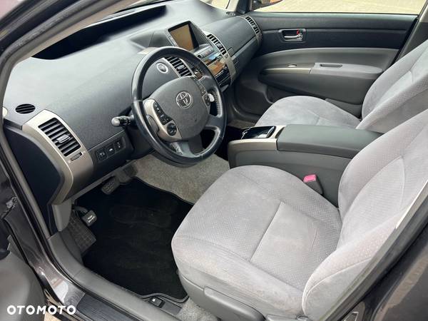 Toyota Prius (Hybrid) Executive - 16