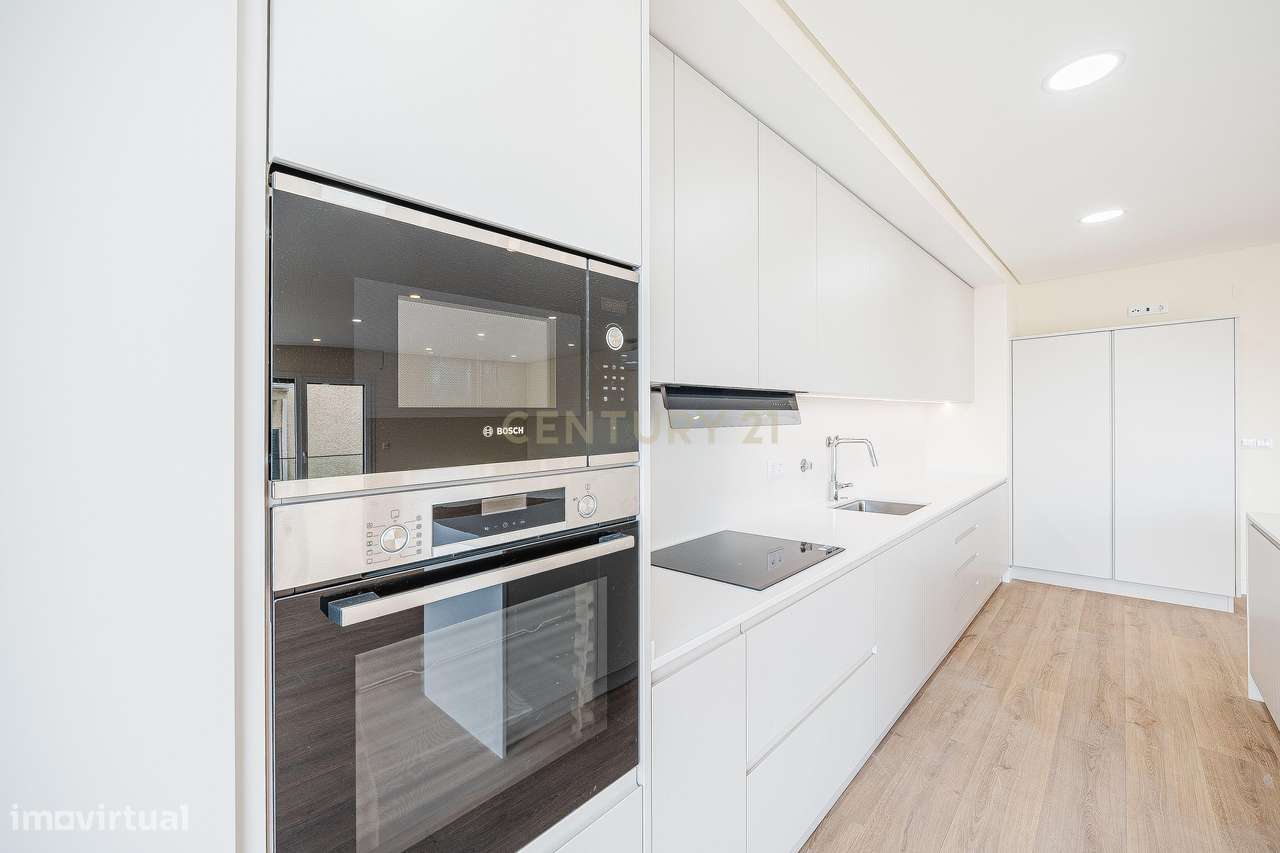 Moradia T4+1 Contemporânea com Piscina-13