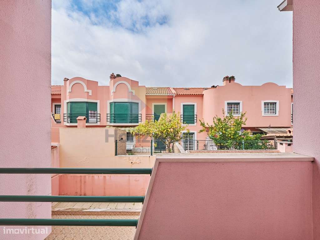 Moradia T4 com Excelente Localização-18