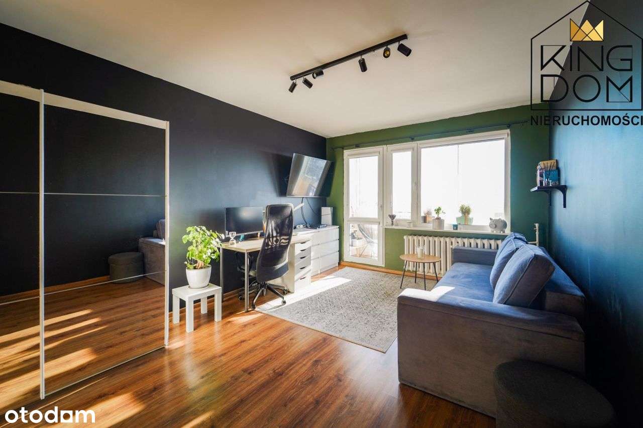 Wyposażona kawalerka z dużym balkonem-Nad Jarem-0