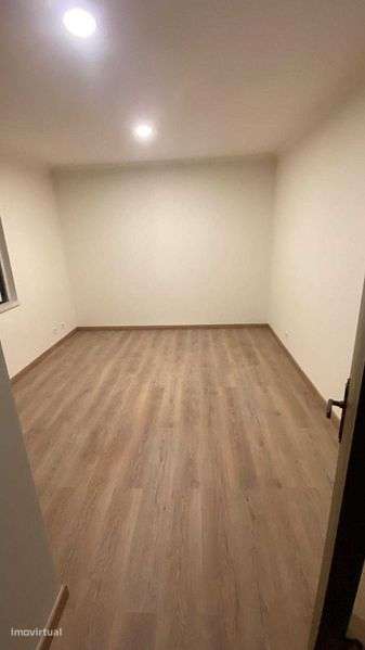 Loures - Moradia - 3 Quartos - COMPLETAMENTE MOBILADA - Grande imagem: 4/11