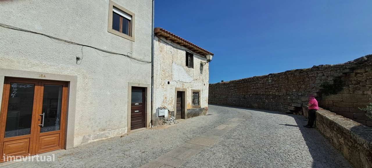 Moradia para Restaurar, zona histórica de Miranda do Douro-20