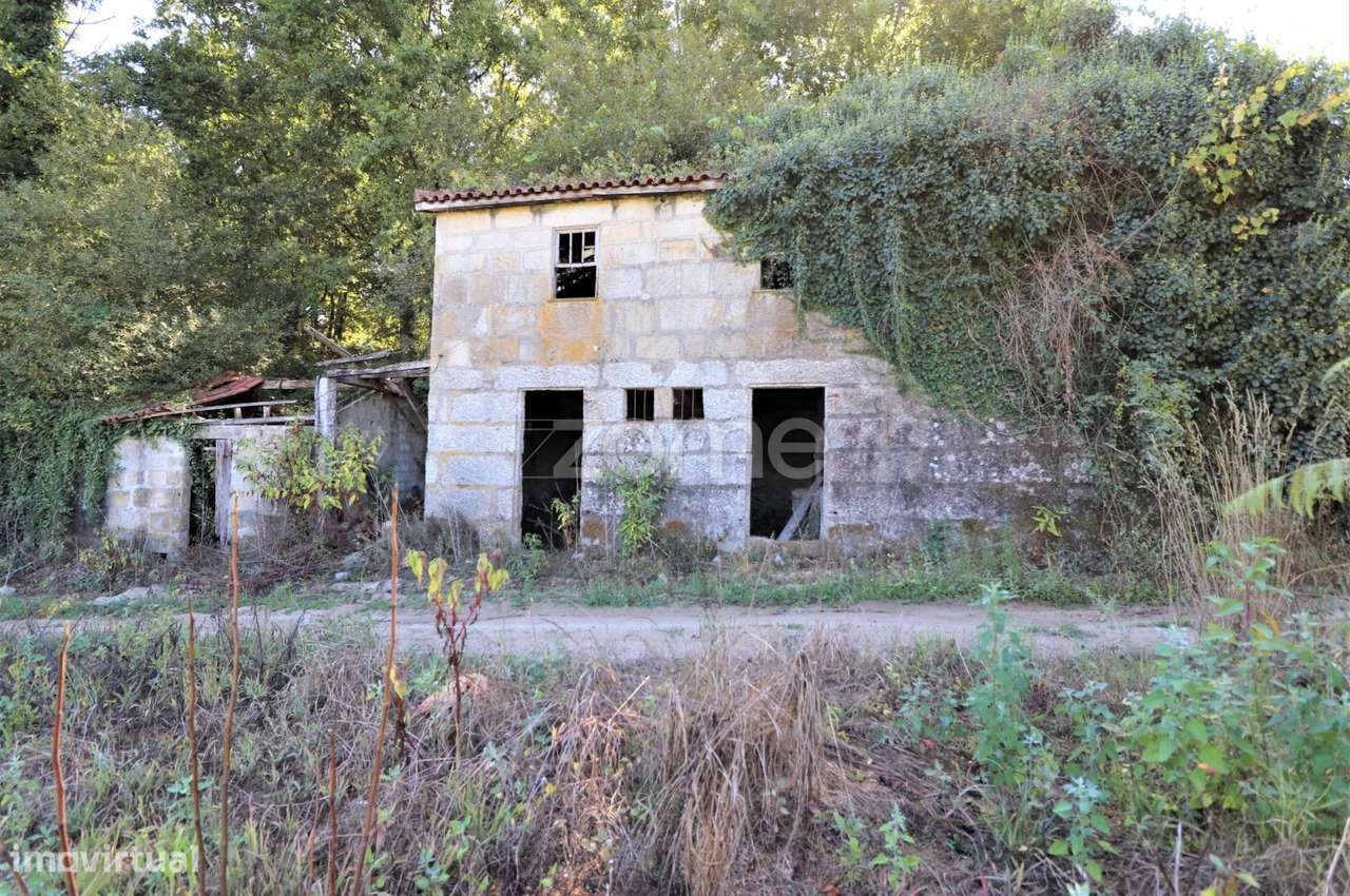 Quinta com casa para recuperar, junto ao rio Lima - Ponte da Barca - Grande imagem: 4/40