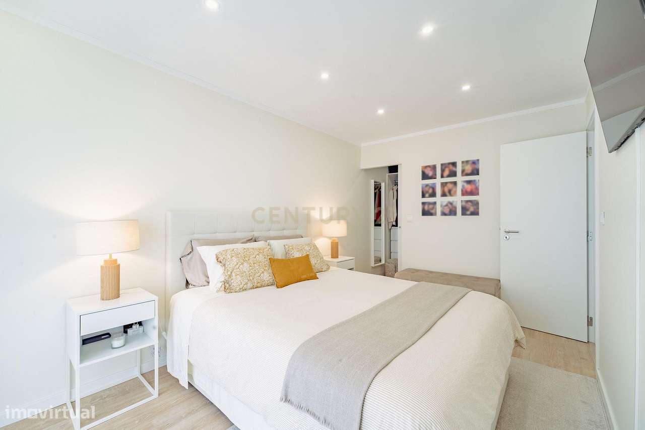 Apartamento T2 Remodelado na Torre da Marinha-2